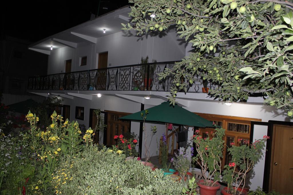 מלון לה Travellers House מראה חיצוני תמונה