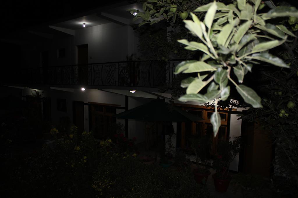 מלון לה Travellers House מראה חיצוני תמונה