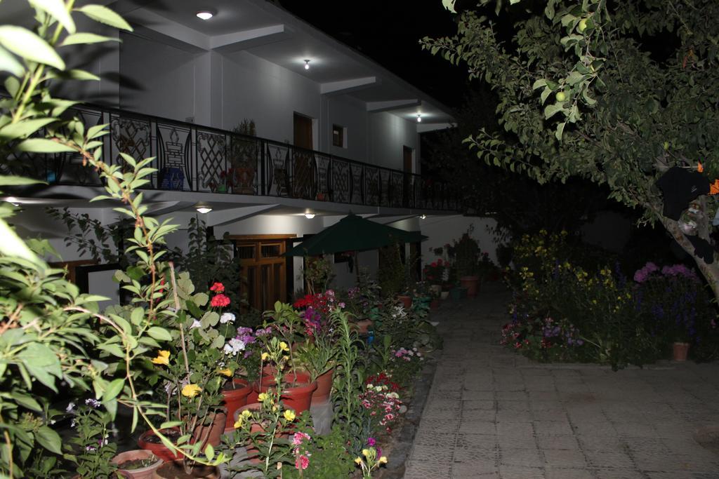 מלון לה Travellers House מראה חיצוני תמונה